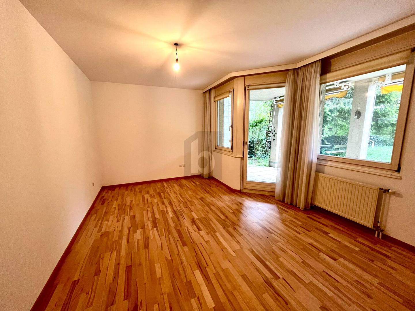Erdgeschosswohnung mit eigenem Garten und Sauna