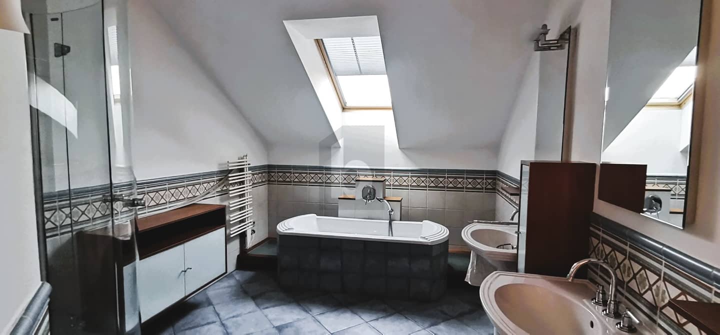 Maisonettewohnung with panoramic window and large roof terrace