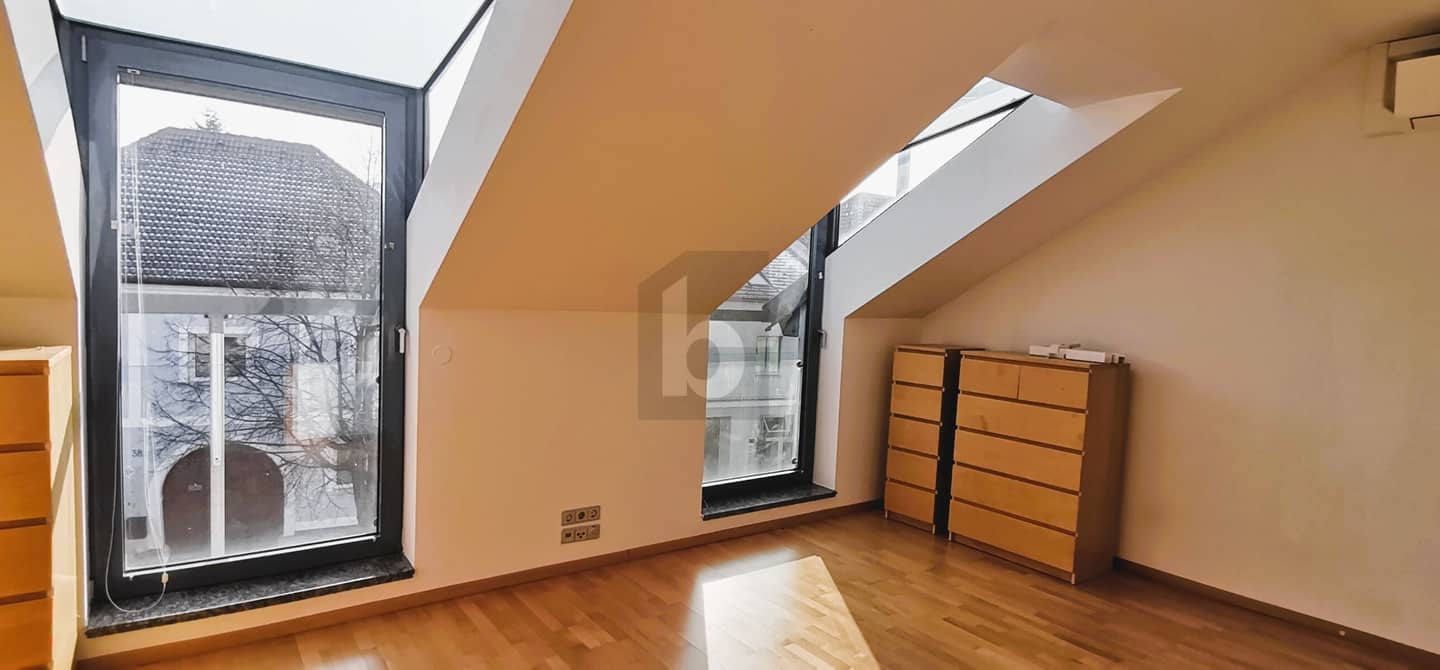 Maisonettewohnung with panoramic window and large roof terrace