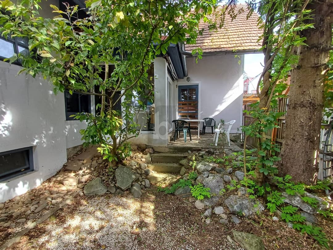 Charmantes Landhaus mit fünf Balkonen in ruhiger Seitenstraße