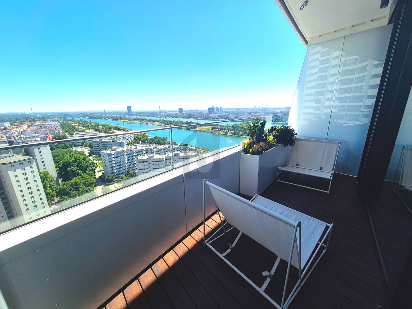 Möblierte Wohnung mit Donau und Skylineblick