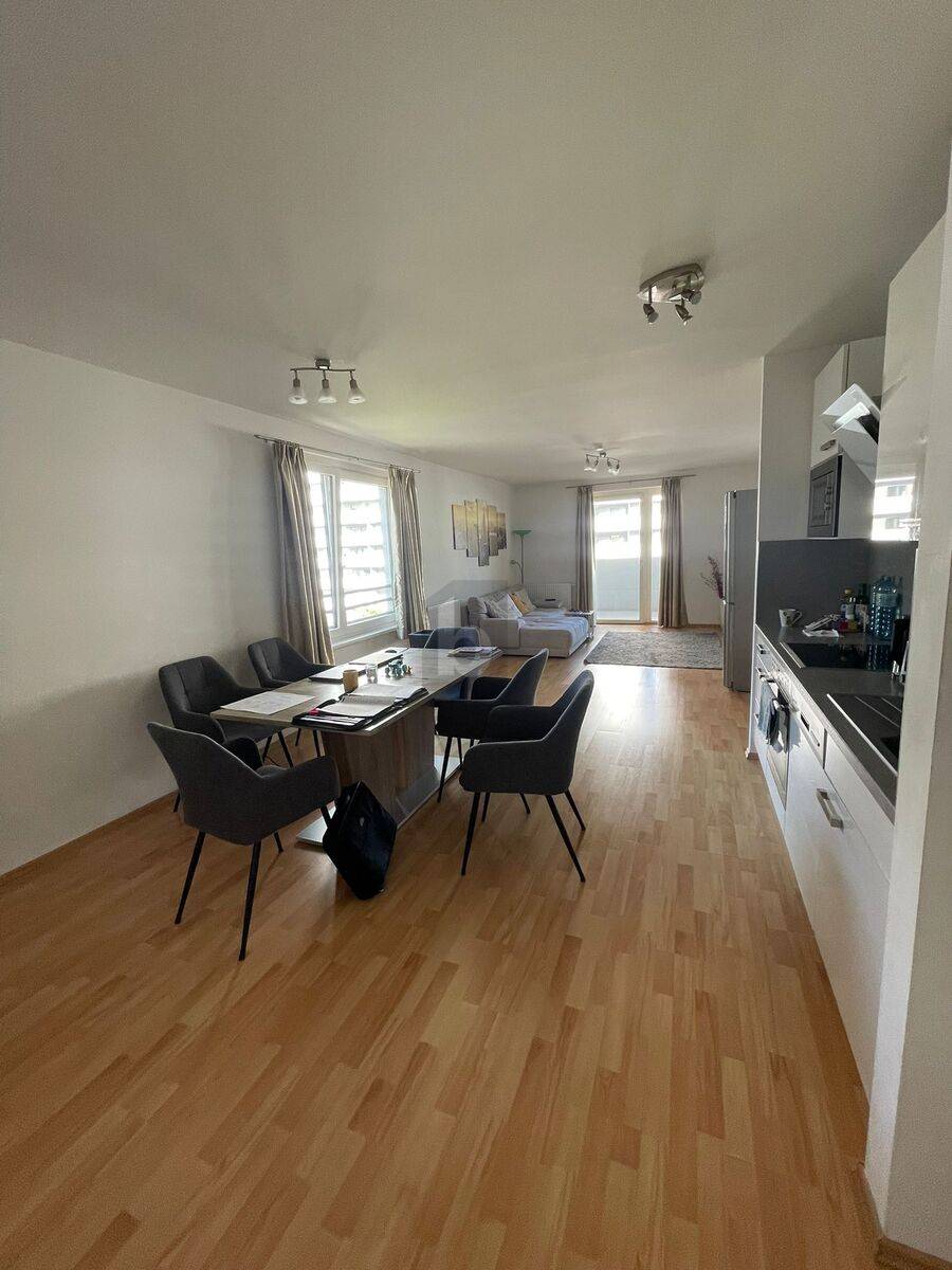 Quality Wohnung with large terrace next to Citygate