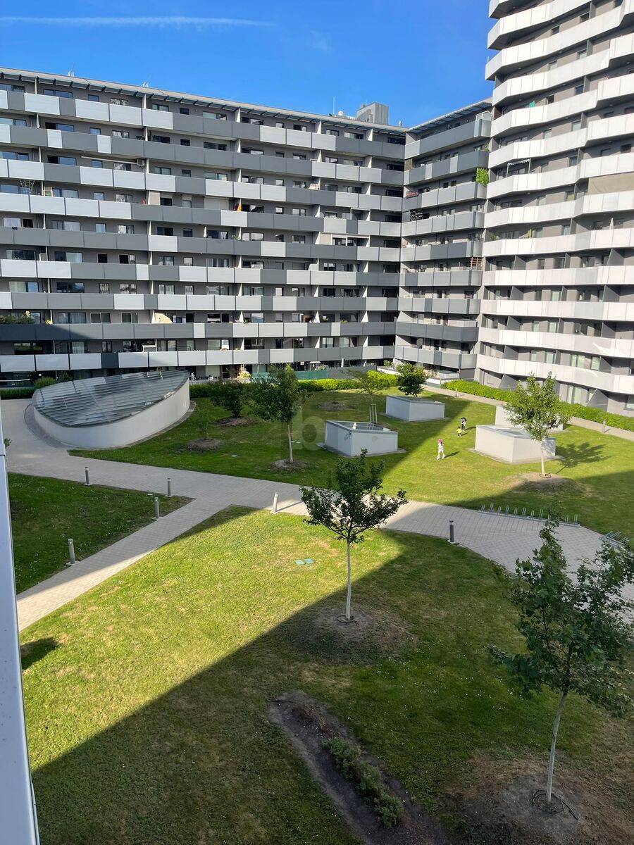 Quality Wohnung with large terrace next to Citygate