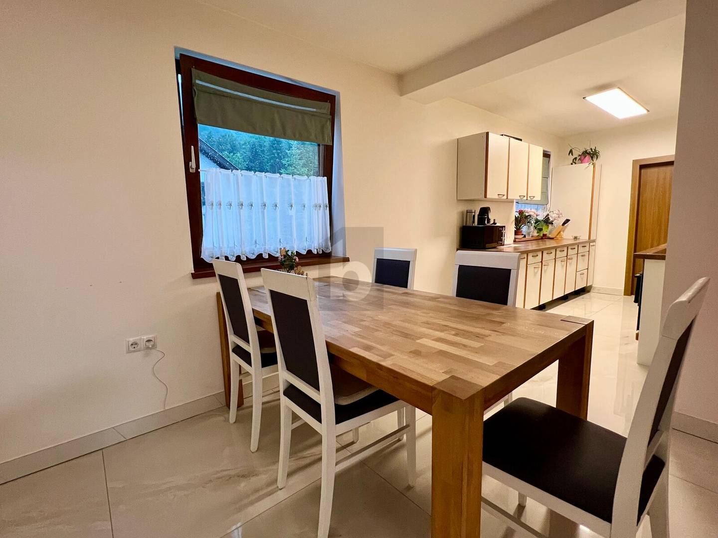 Teilrenovierte Maisonettewohnung mit Garten und Potenzial
