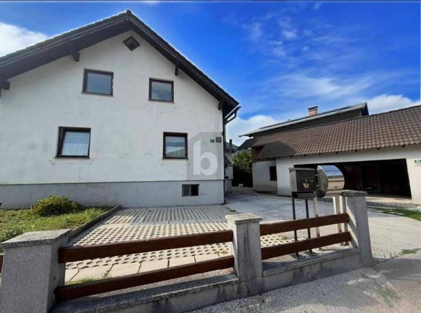 Teilrenovierte Maisonettewohnung mit Garten und Potenzial