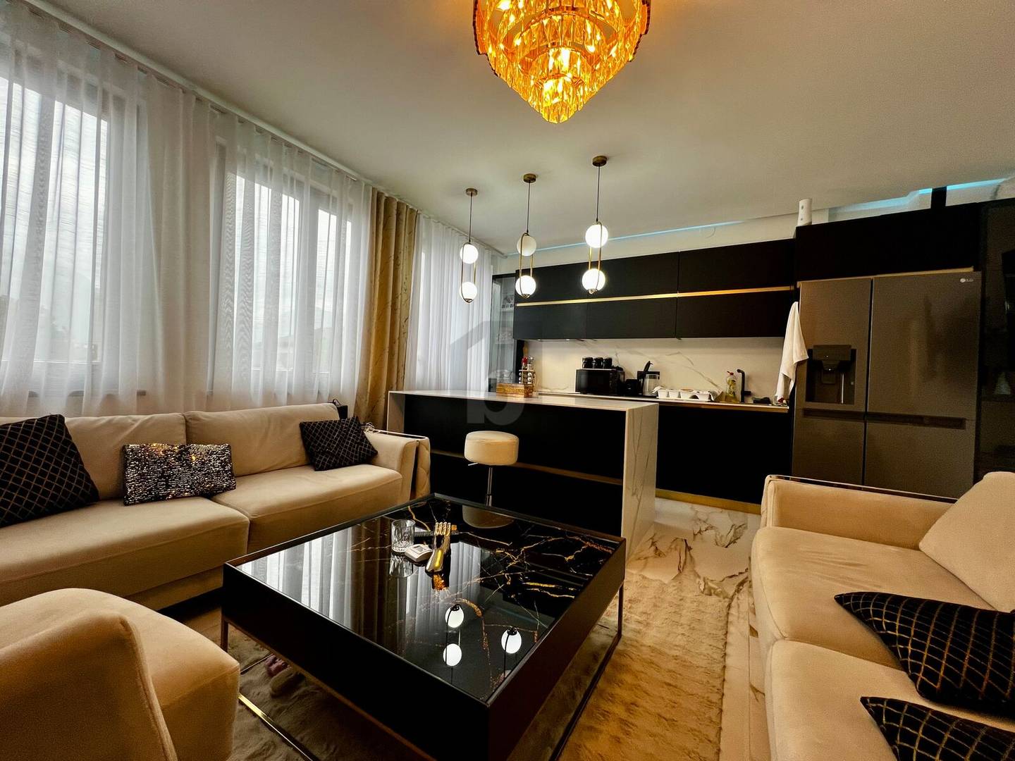 Wohnung centrally located newly refurbished with carport