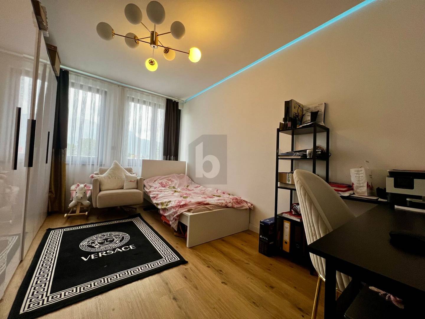 Wohnung centrally located newly refurbished with carport