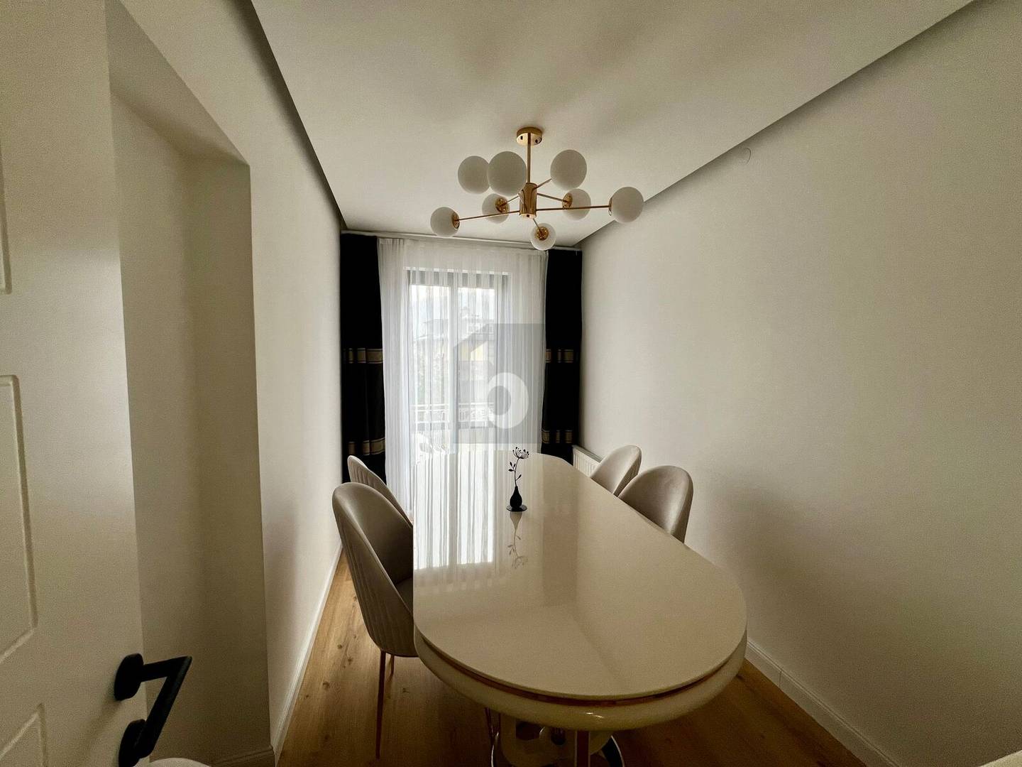 Wohnung centrally located newly refurbished with carport