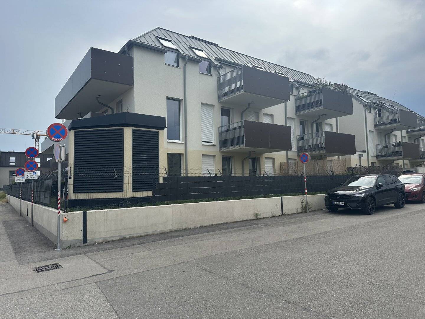 Clear Distant View Pure Sunny Apartment with 2 Large Terraces Rooftop Terrace including Kitchen Near Brunn Station