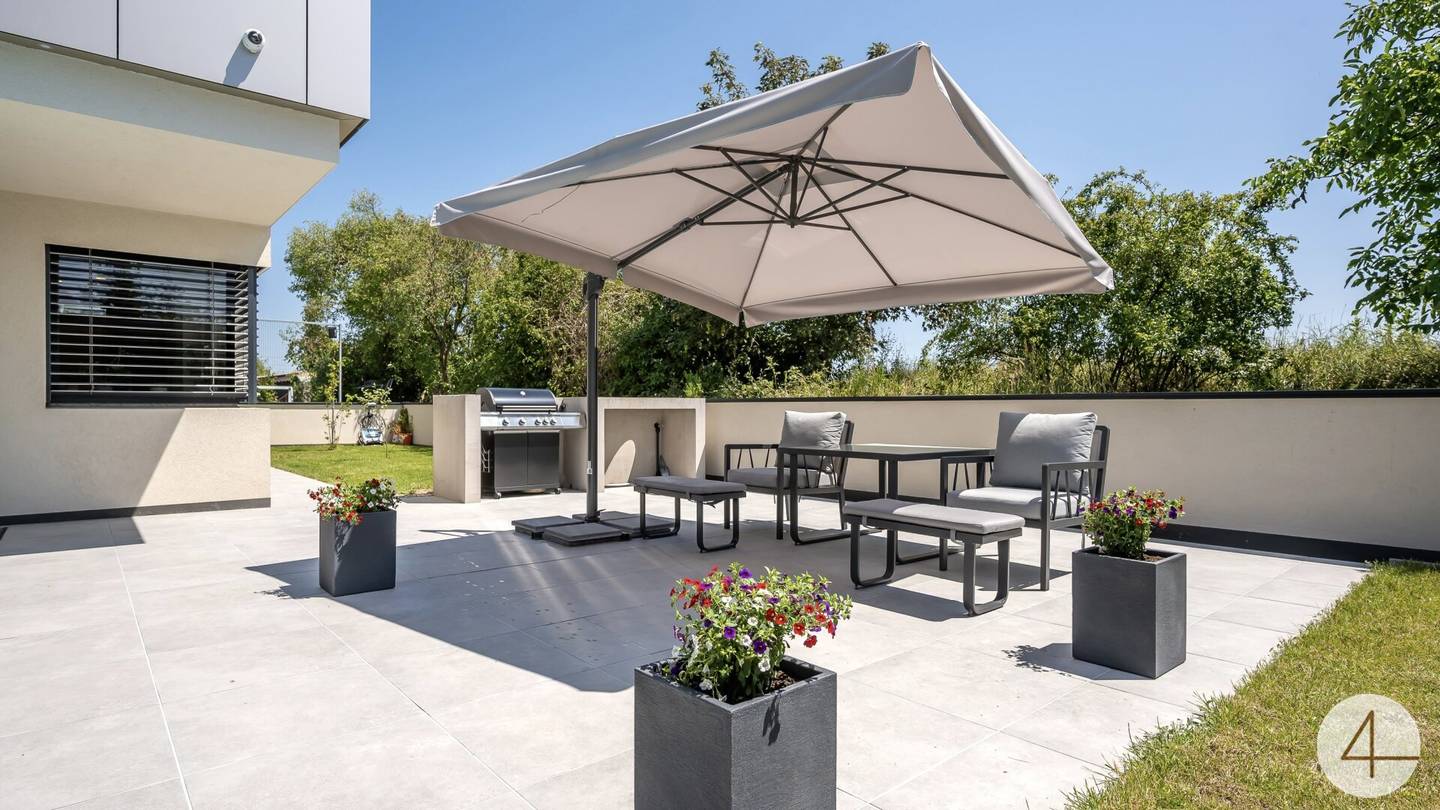2 Premium-Villen direkt nebeneinander - mit grünem Weitblick - sonnige Ausrichtung - hochwertige Ausstattung - Salzwasserpool - Garage - Lift