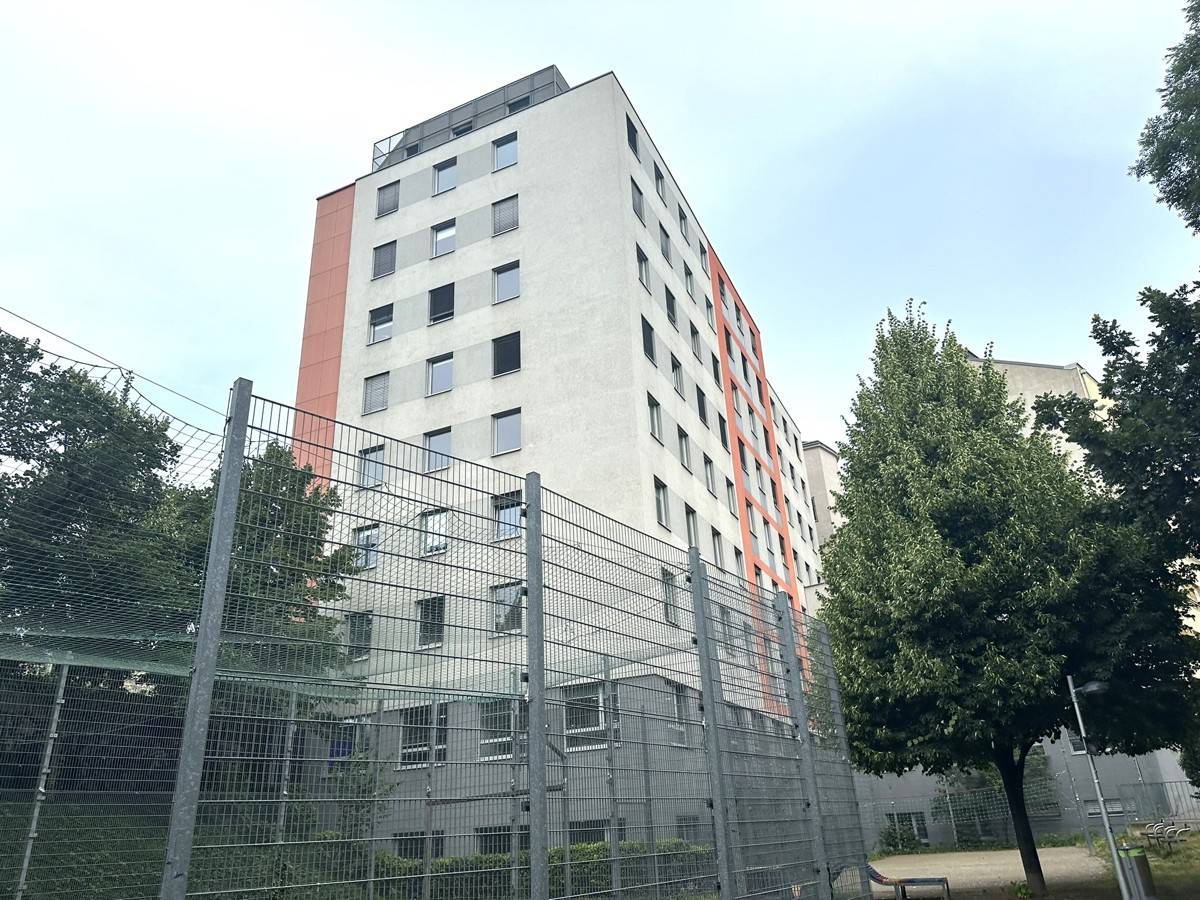 Wohnung near Westbahnhof well kept office space