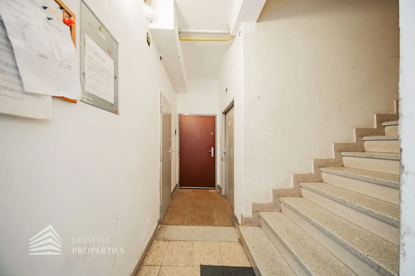 Renovation-required rental house near Meidling train station with an existing studyhinhalt? No, keep proper names unchanged? The instruction says keep proper names unchanged and translate descriptive words.