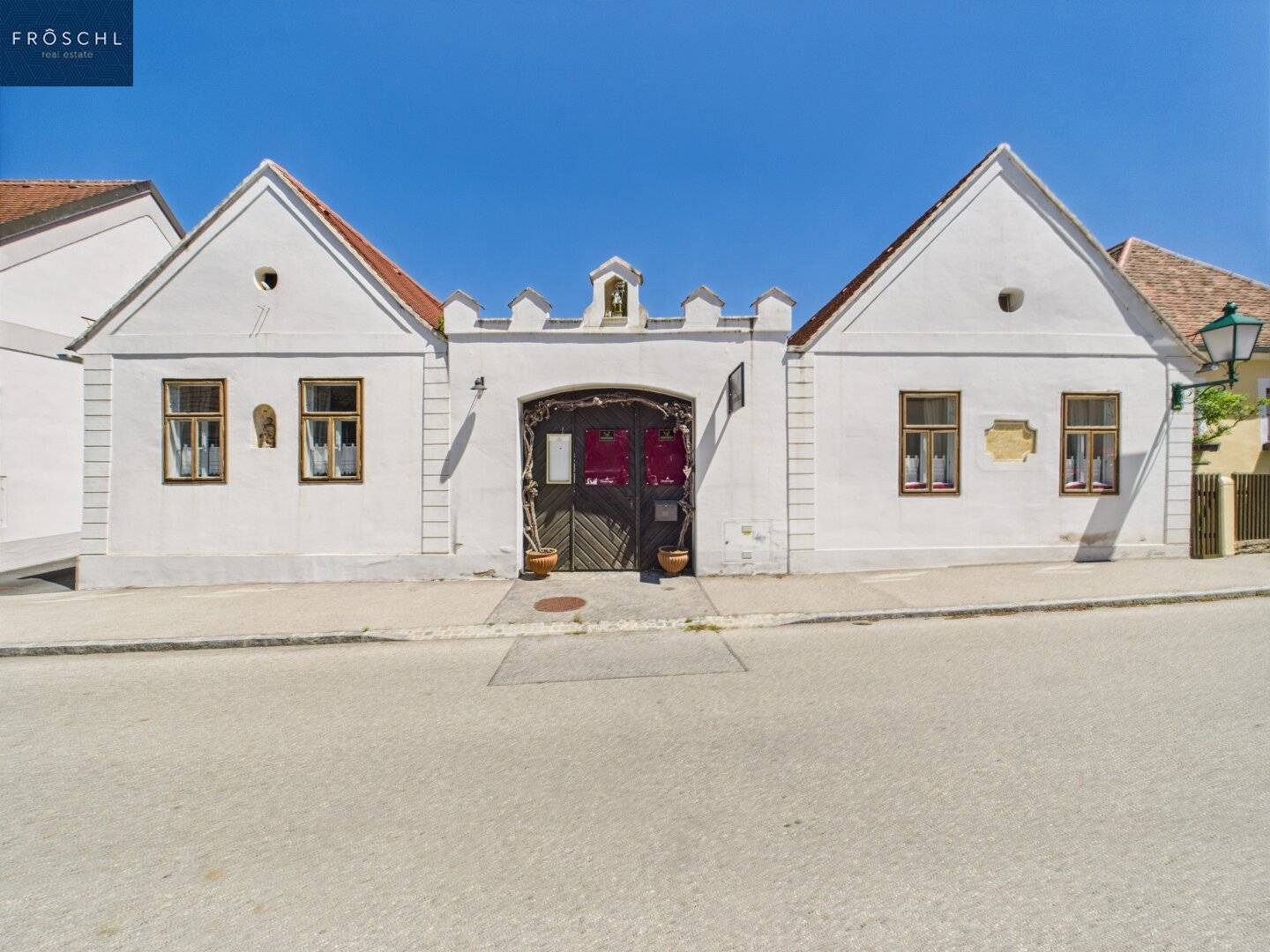 Denkmalgeschütztes Gasthaus 'Zum Goldenen Hirschen' - Einzigartiges Kulturdenkmal mit Gastronomietradition seit 1920