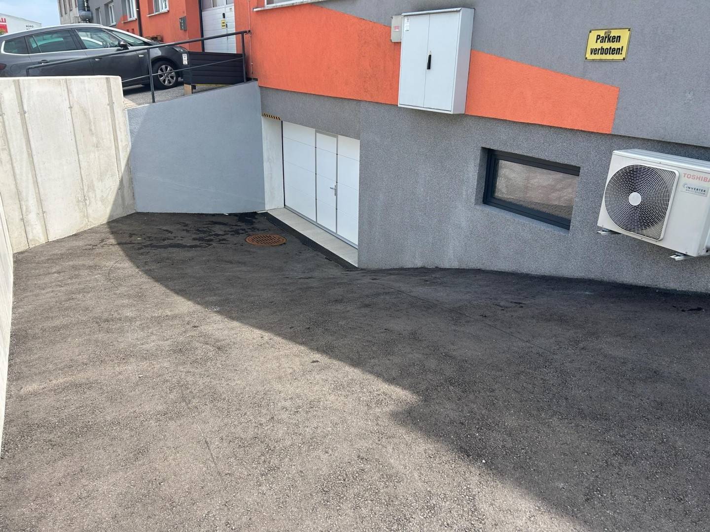Garage / Kellerfläche/Lager    ideal für  Parken von Oldtimern etc.