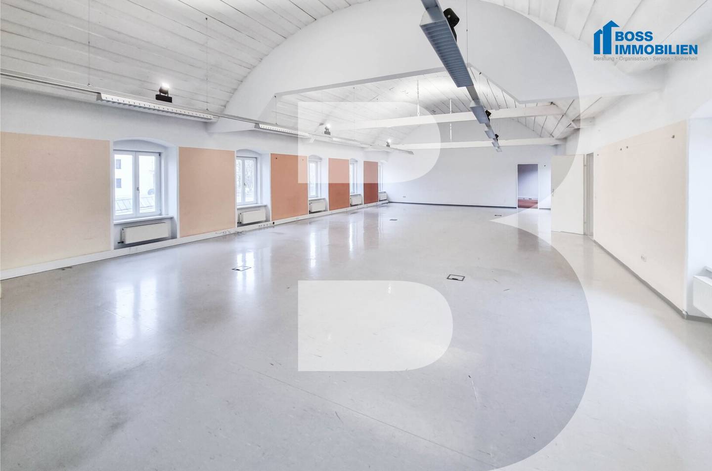 Large office space with special charm up to 4.6 m room height