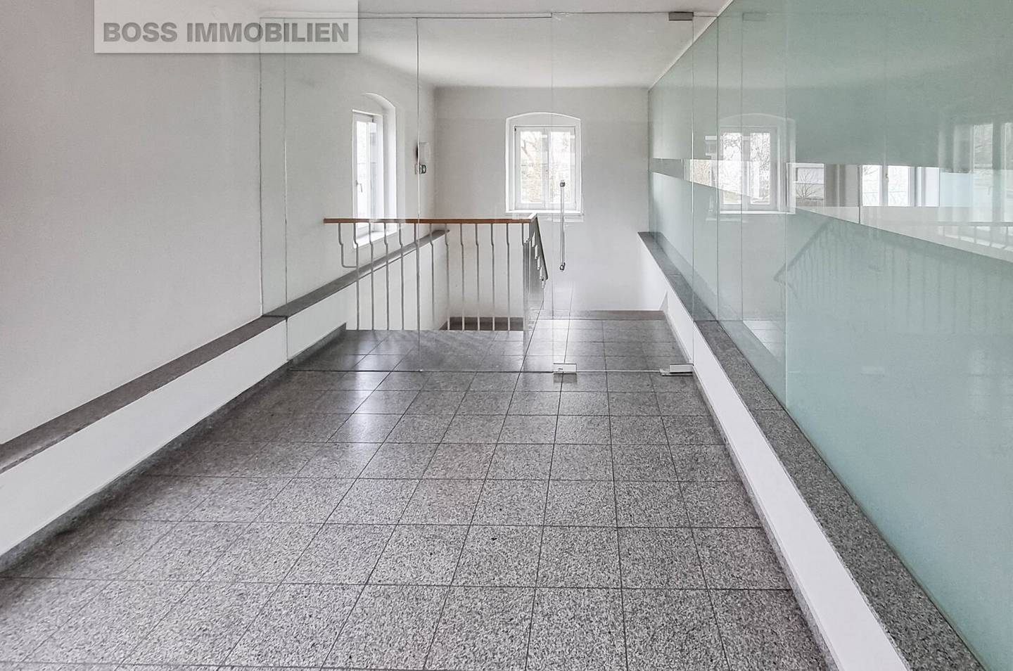 Large office space with special charm up to 4.6 m room height