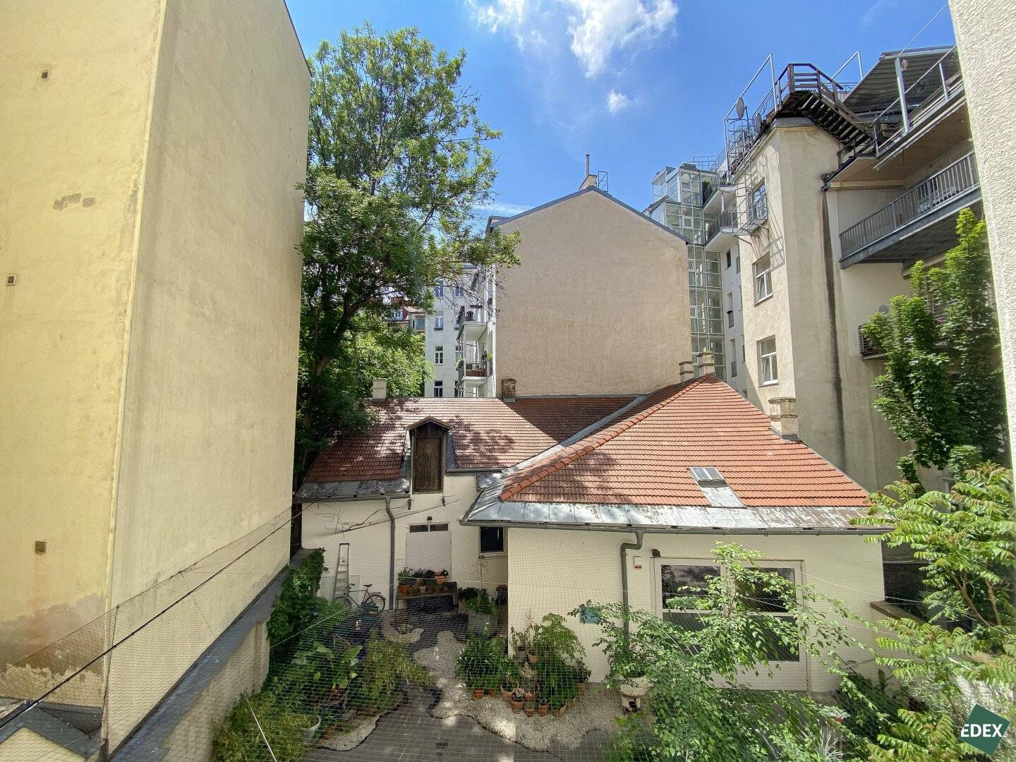 Versatile commercial space with courtyard parking, tenanted indefinitely, ideal investment property directly on the U3