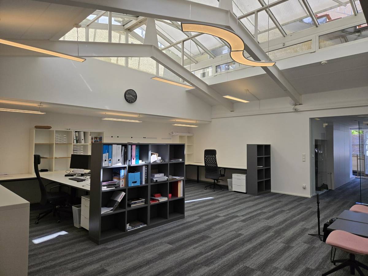 Neu sanierte Büro- / Praxisräume sehr zentral gelegen