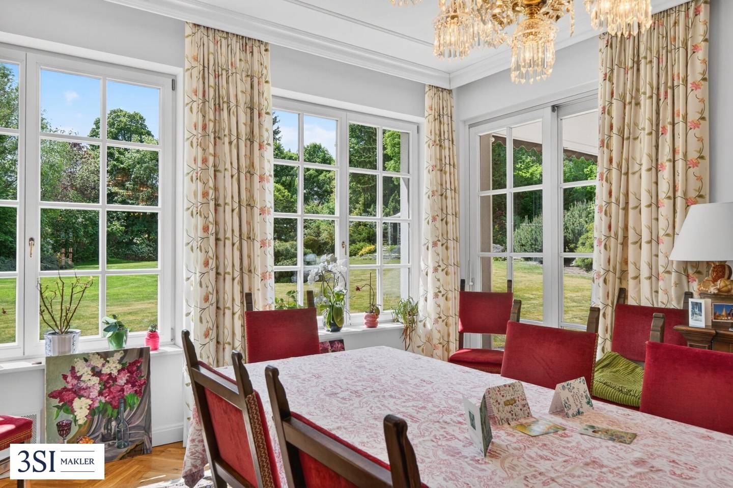 Exklusive Architektenvilla in Gießhübl mit Pool & Garten in Bestlage
