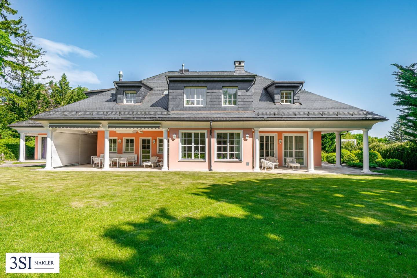 Exklusive Architektenvilla in Gießhübl mit Pool & Garten in Bestlage