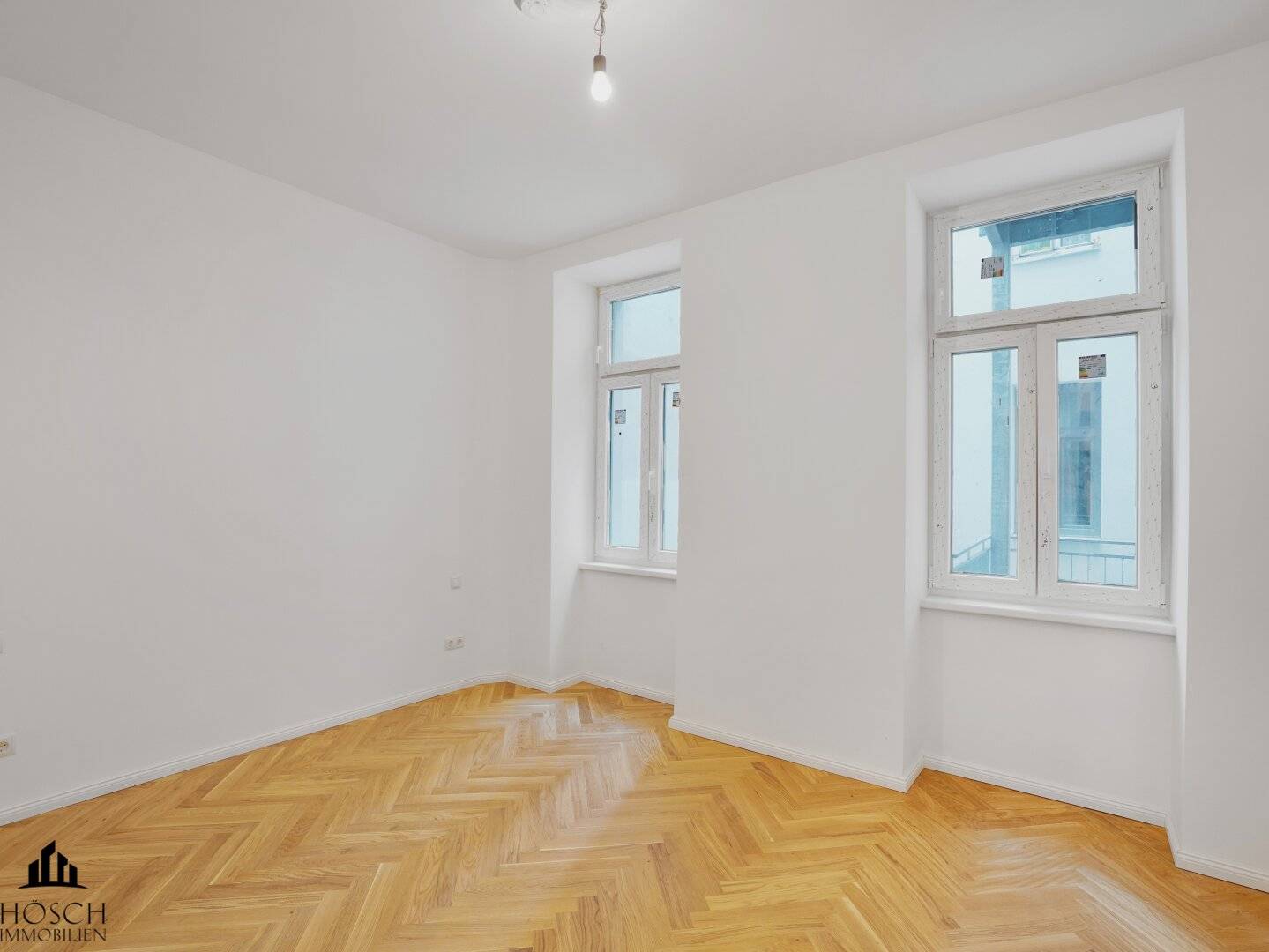 Renovated apartment with lift near Danube Canal