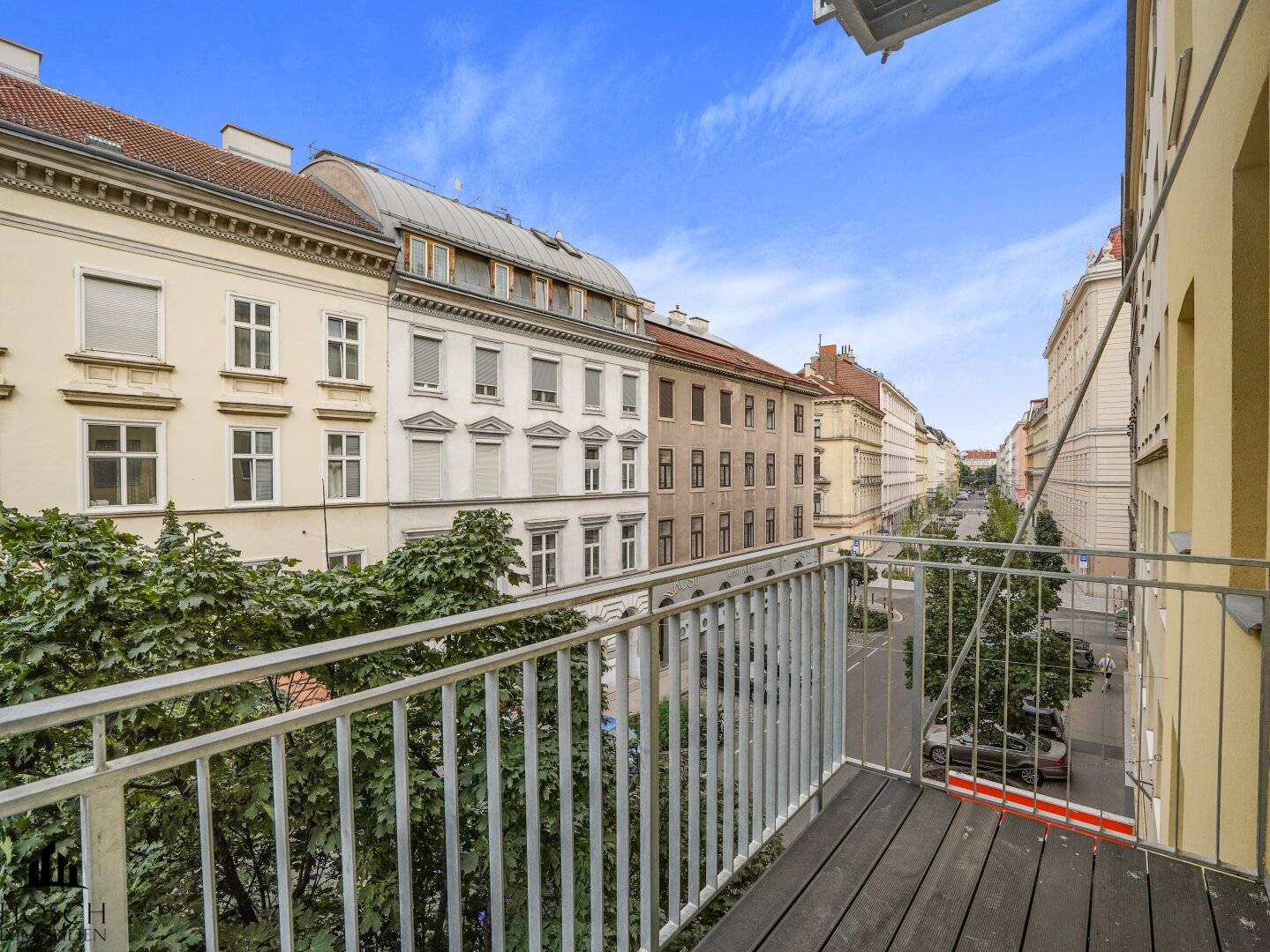 Renovated apartment with lift near Danube Canal
