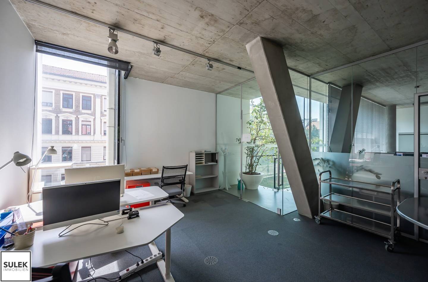 Modern, small office with top connectivity near U4/U6 Längenfeldgasse
