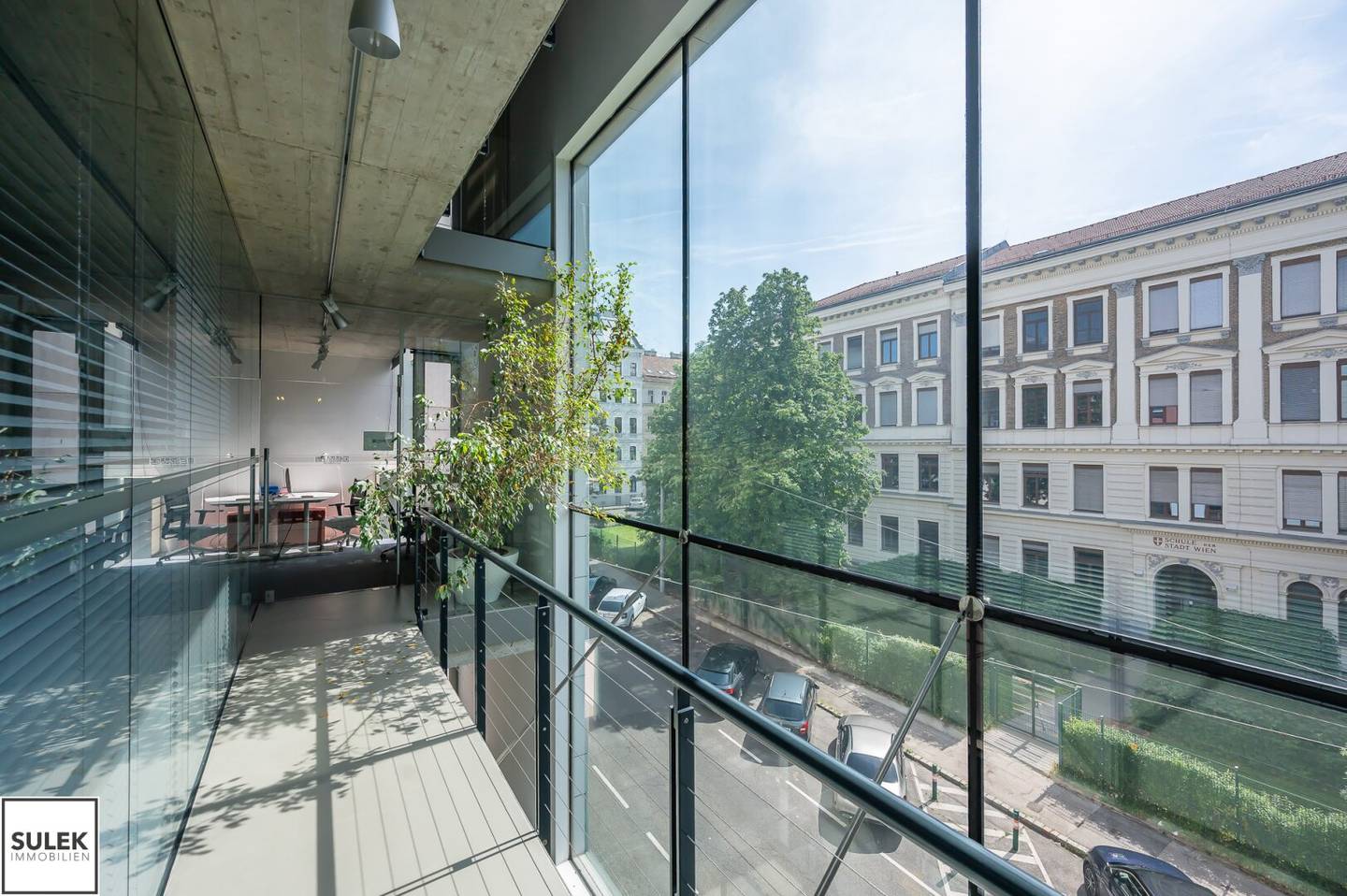 Modern, small office with top connectivity near U4/U6 Längenfeldgasse