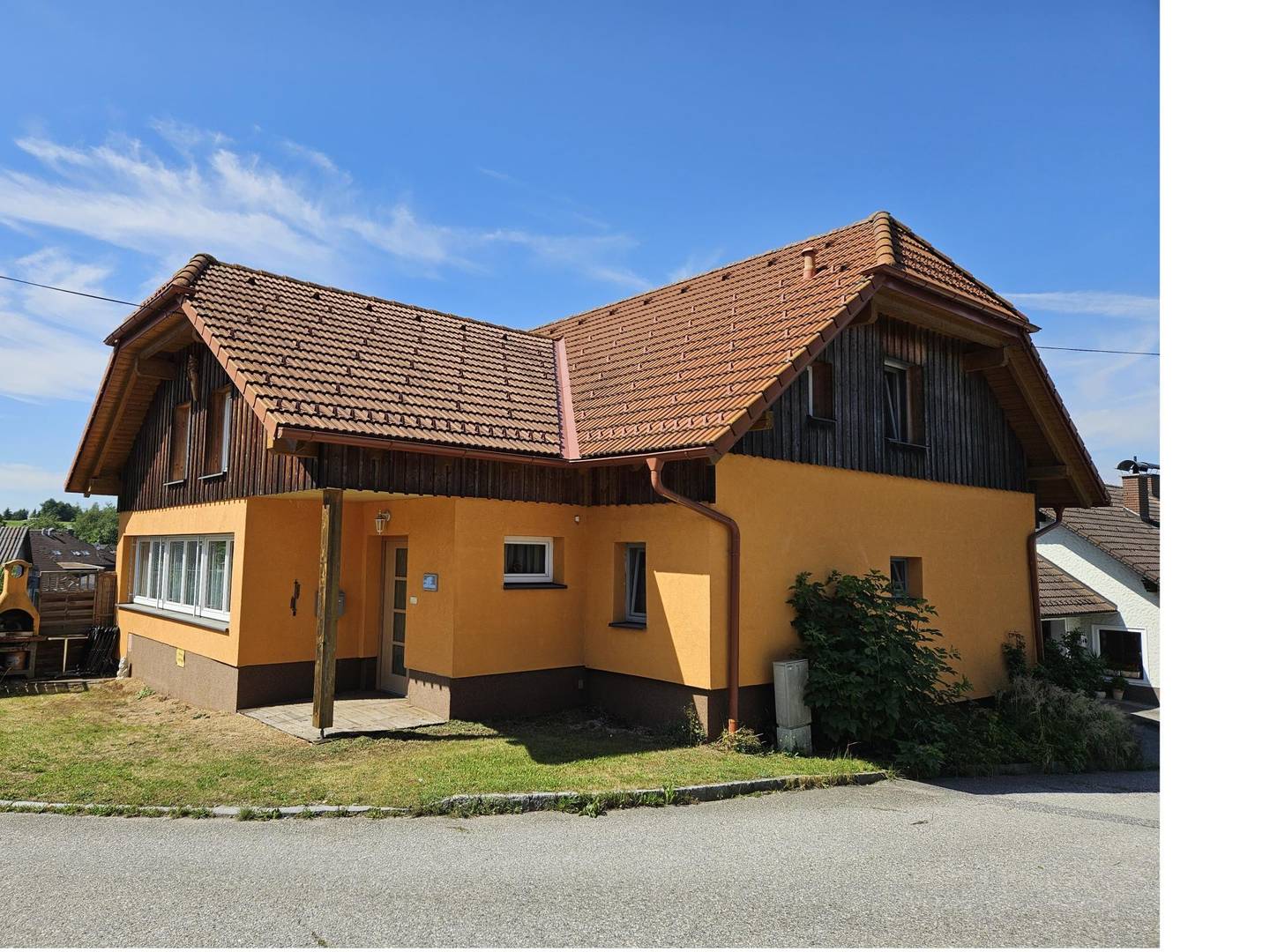 Generalsaniertes Wohnhaus in Zentrumslage von Mönchdorf, 158 m²
