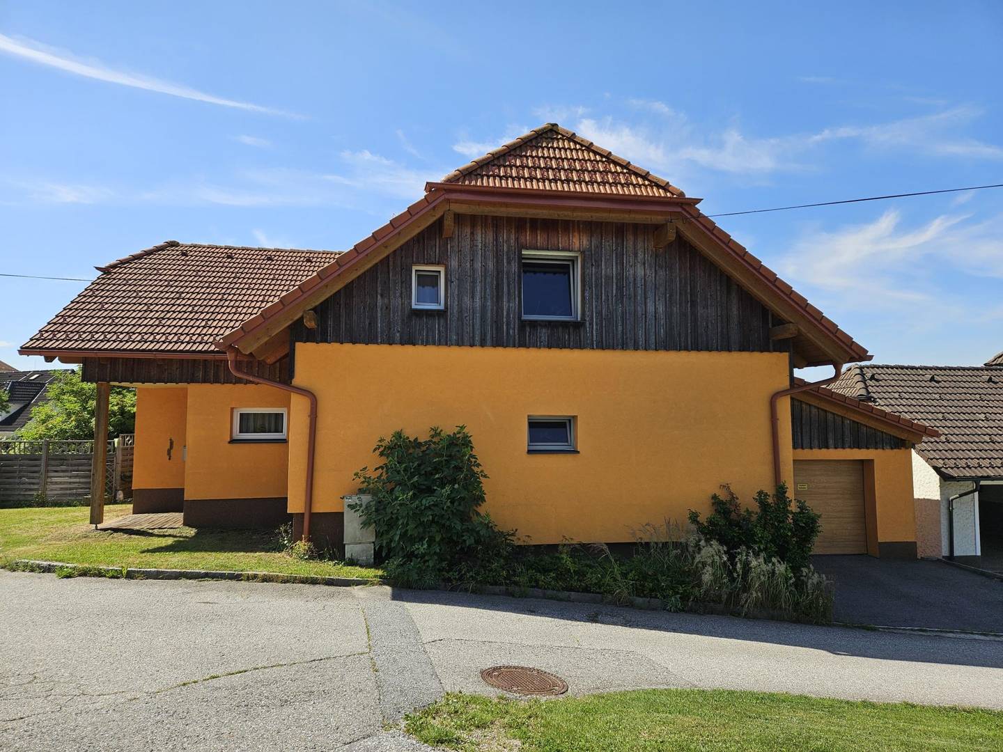Generalsaniertes Wohnhaus in Zentrumslage von Mönchdorf, 158 m²