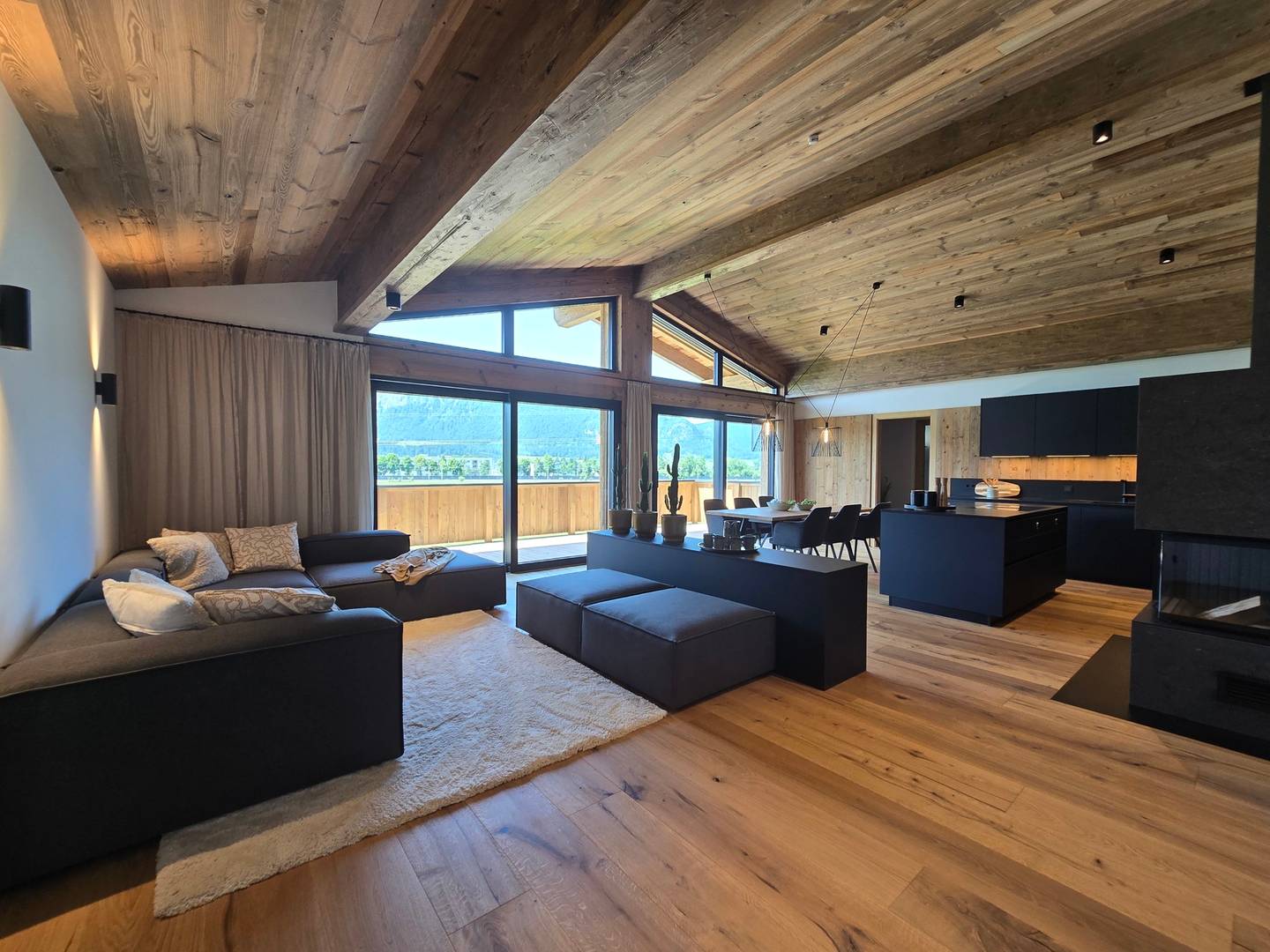 Top floor apartment with Kaiserblick and terrace