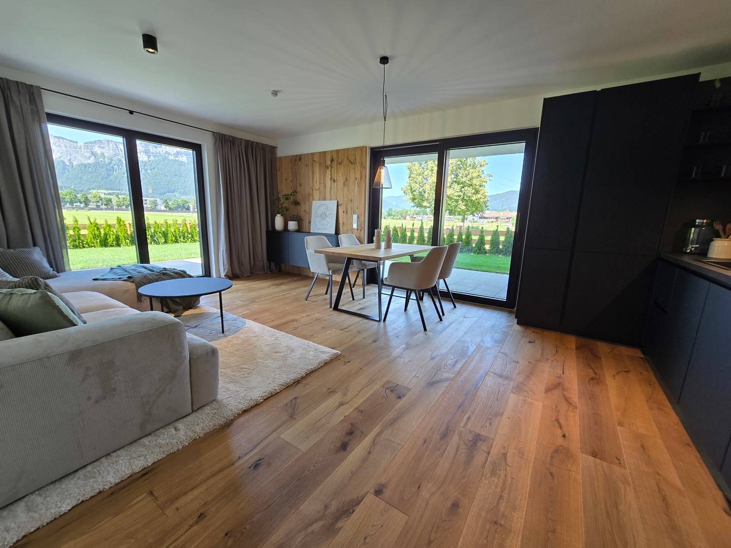 Erdgeschosswohnung mit Garten und Bergblick
