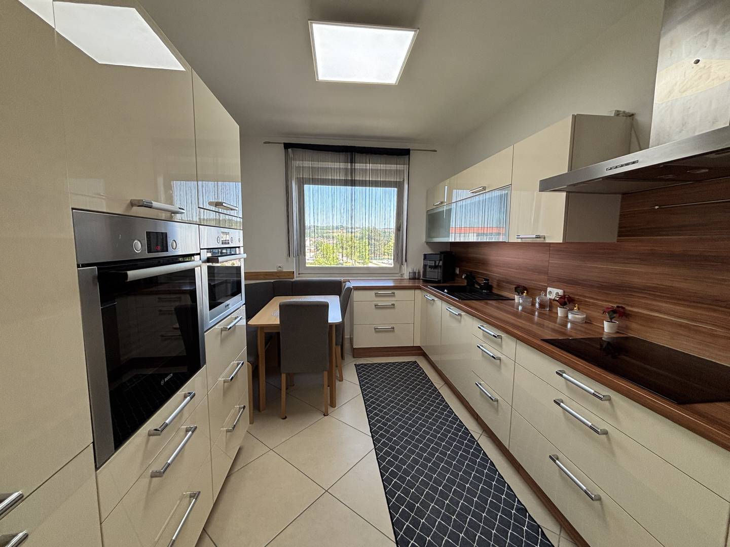 Familienhit:  4 Zimmer Wohnung-saniert-modern-sehr gepflegt