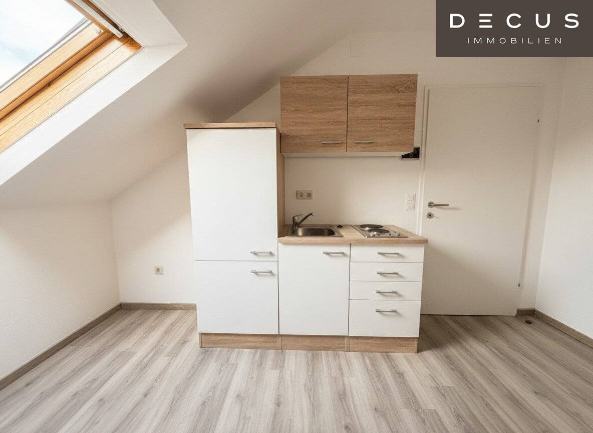 Charming Attic Apartment | Bright and Central | 4th Floor | Ideal for Singles and Students | Prime Location | Near University