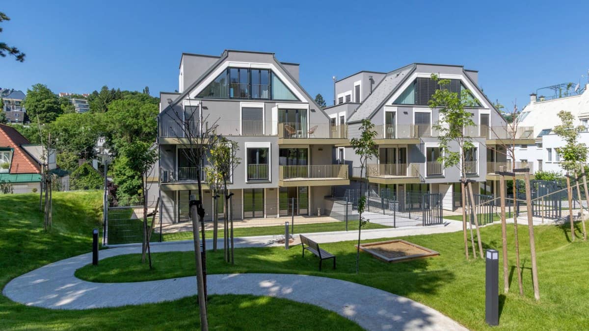 Dachgeschosswohnung im Grünen mit Balkon