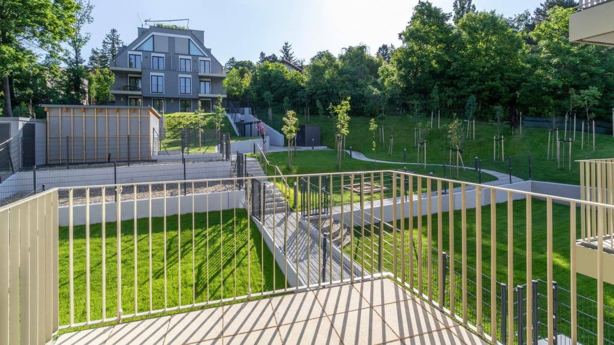 Dachgeschosswohnung im Grünen mit Balkon