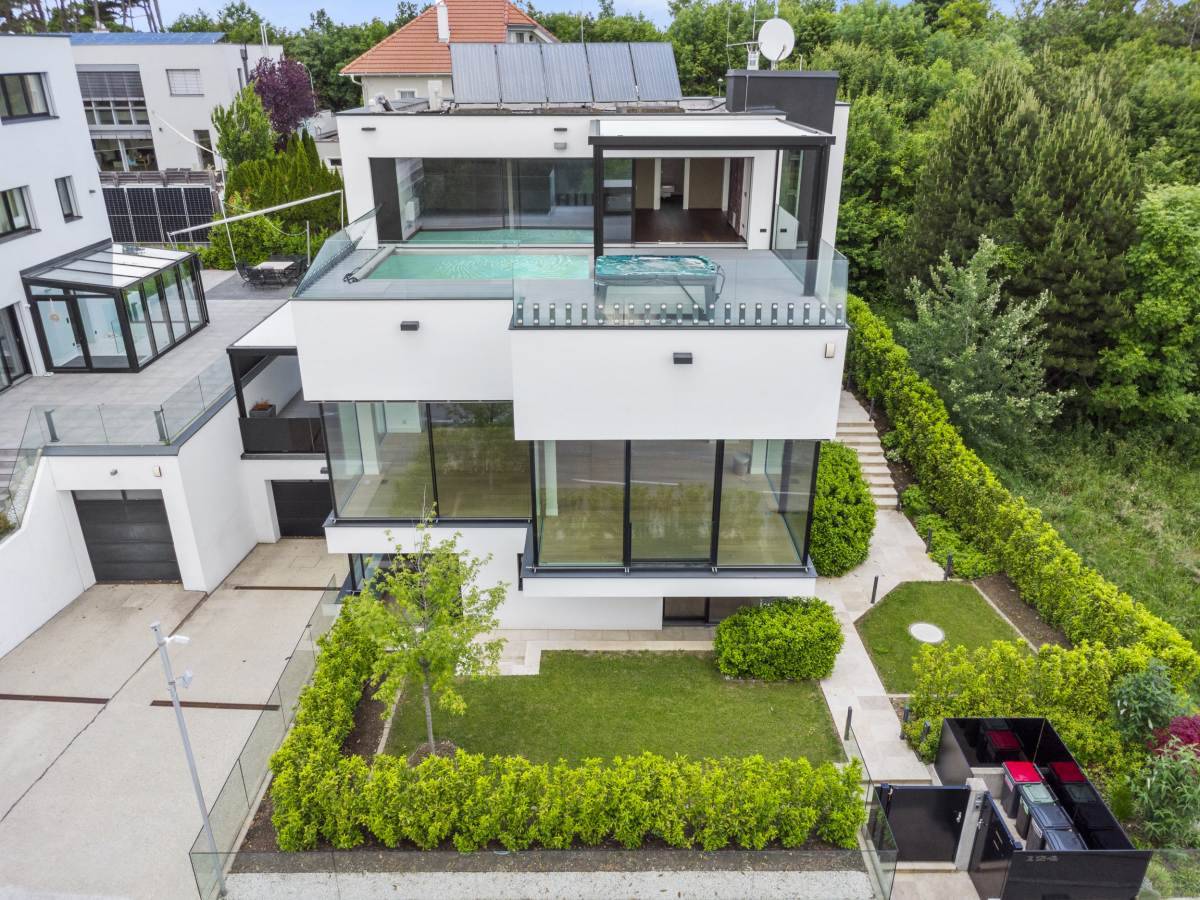 ++ NEU am Markt ++ Traumhafte Luxusvilla – Video-Rundgang inklusive