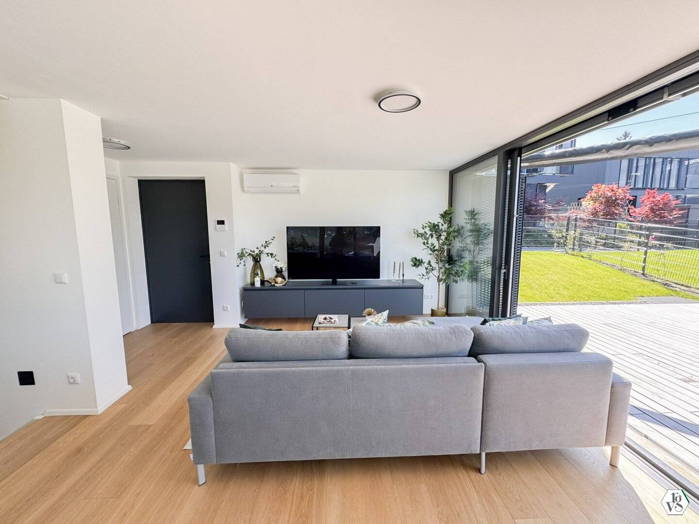 Exclusive new villa in absolute quiet location with pool