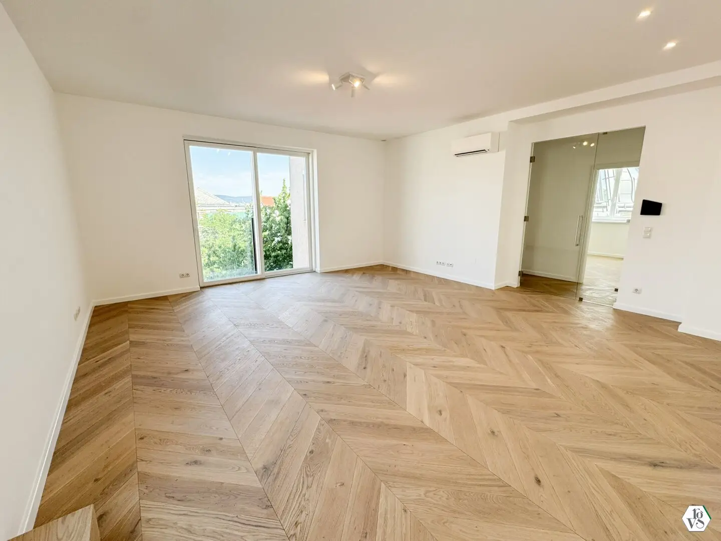 Top Floor Apartment First Occupancy Terrace Parkside Location