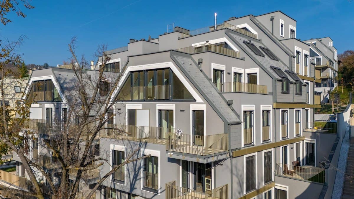 Neubau Wohnung hell lichtdurchflutet Terrasse und Balkon