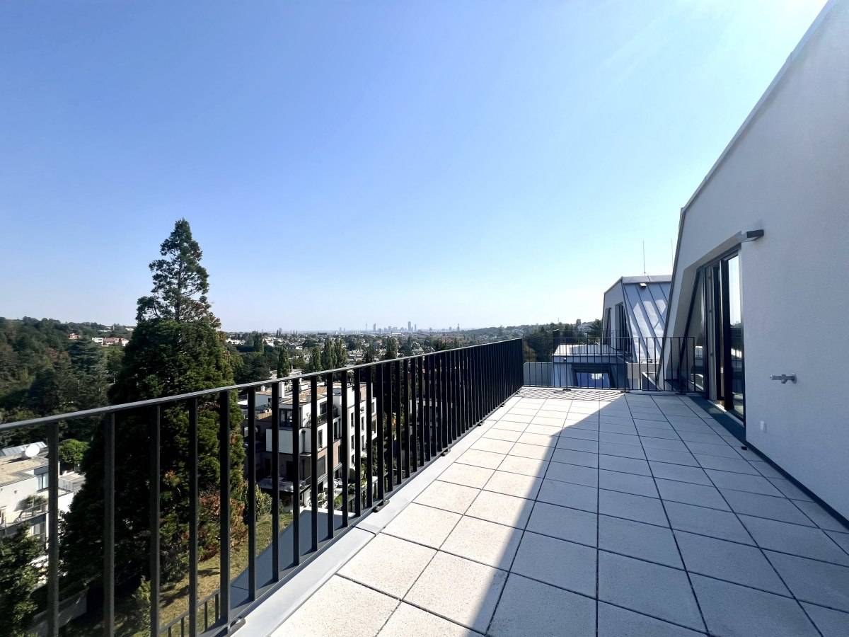 Top floor apartment Vienna view terrace no commission
