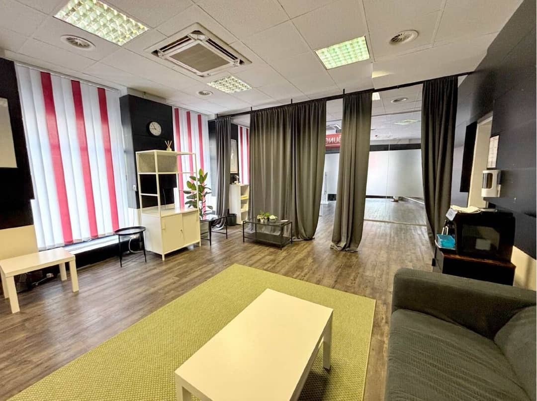 Office Space 176 sqm Hernals Ground Floor