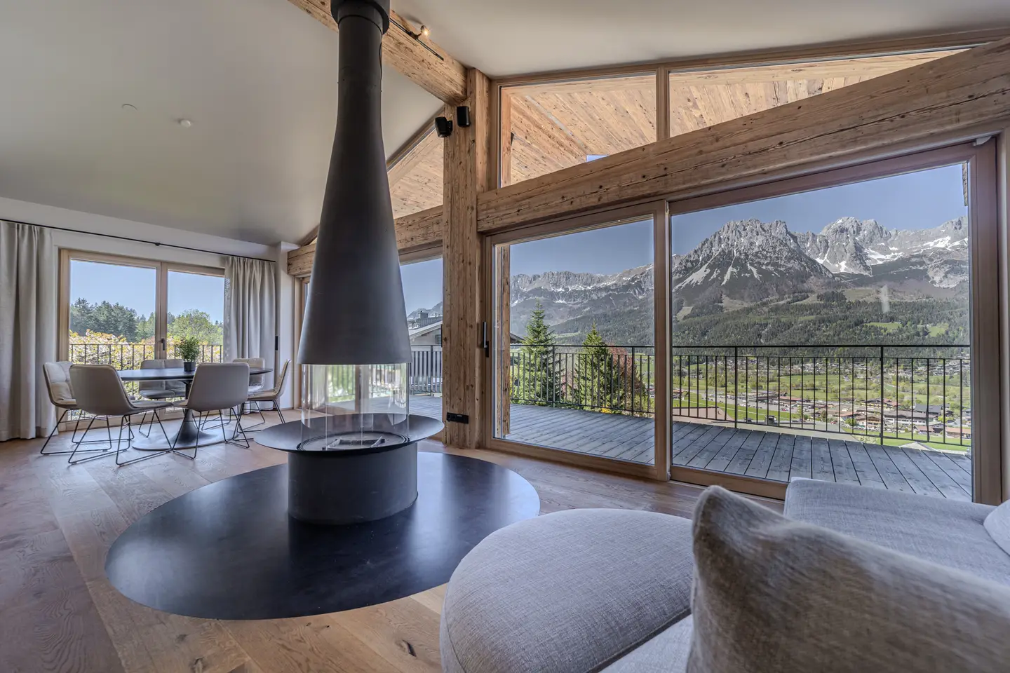 Edle Chalets in „Ski-in & Ski-out“-Lage mit imposanten Kaiserblick