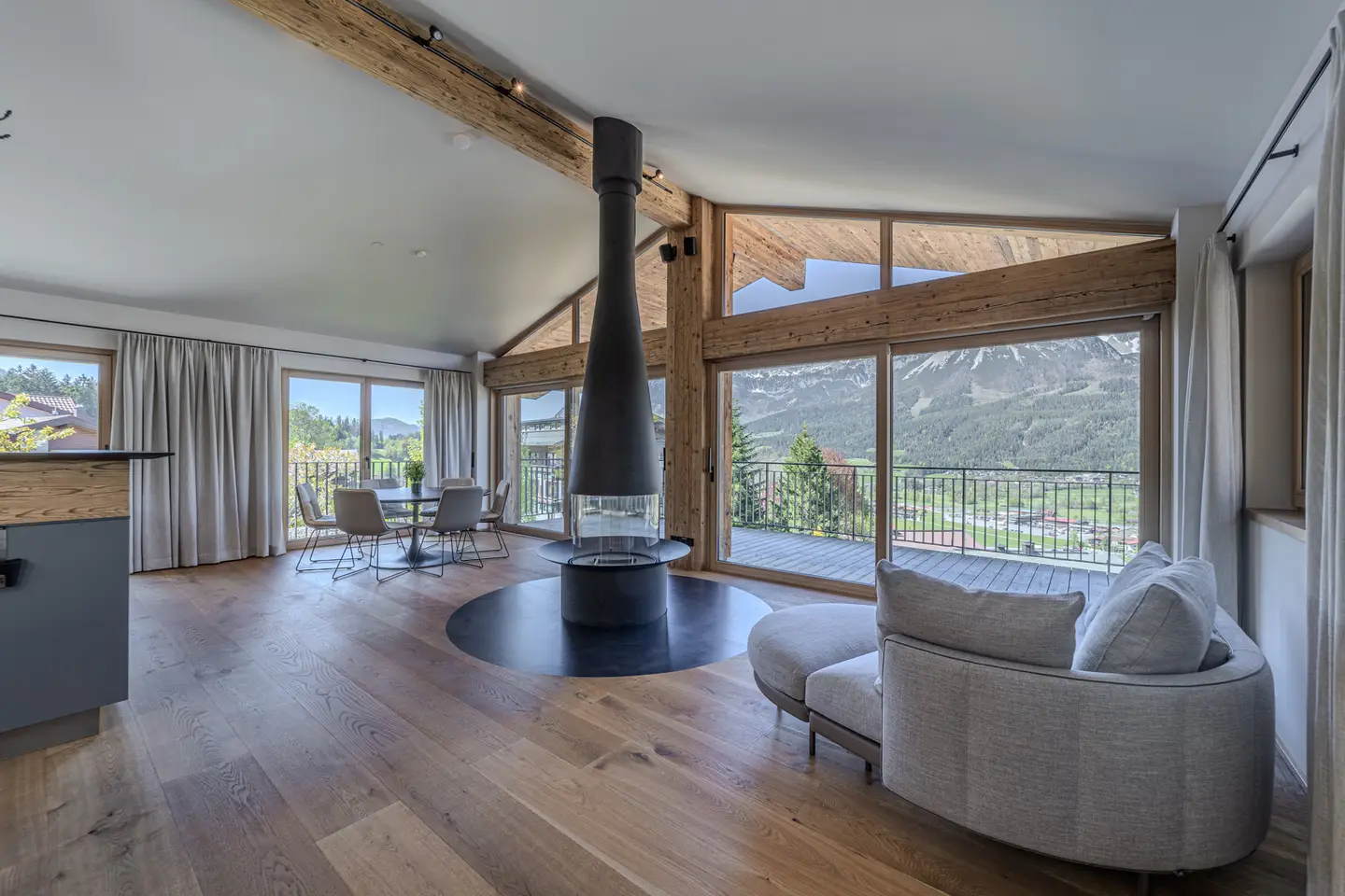Edle Chalets in „Ski-in & Ski-out“-Lage mit imposanten Kaiserblick