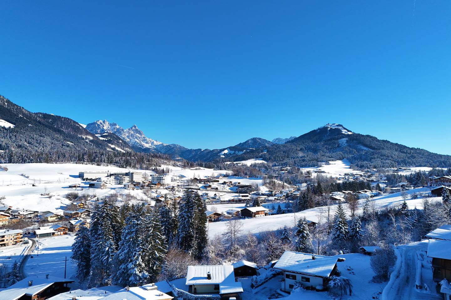 Luxus-Chalet in Fieberbrunn mit Outdoor-Pool, Panoramablick auf Alpen