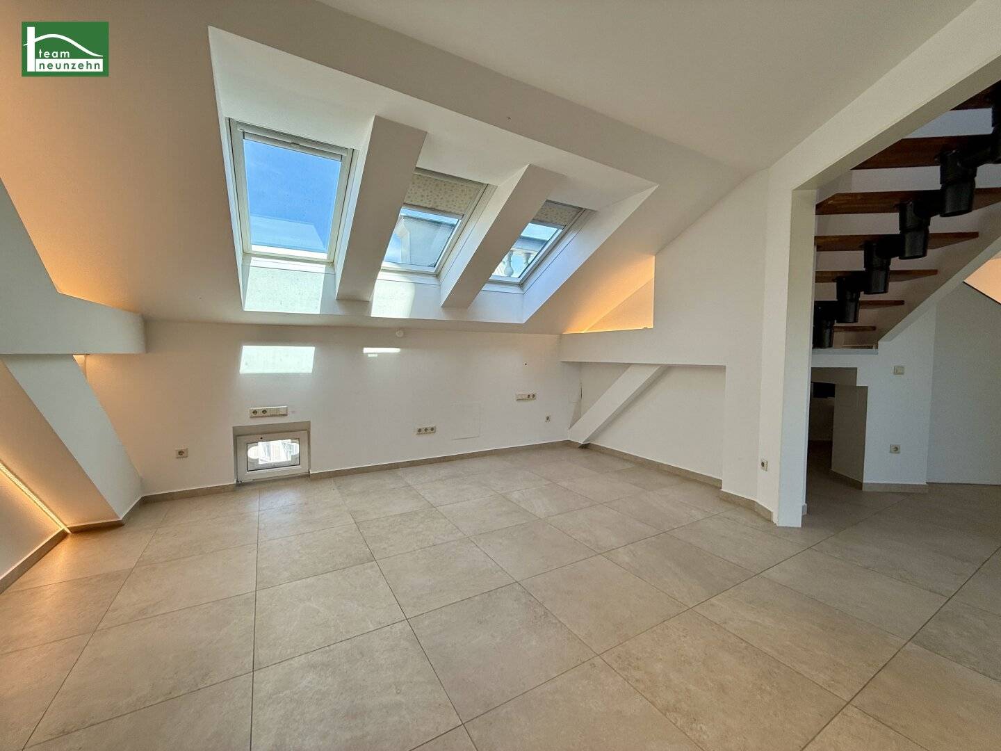 Exclusive 4-room attic maisonette apartment with terrace and elevator directly to the penthouse — 1060 Vienna!