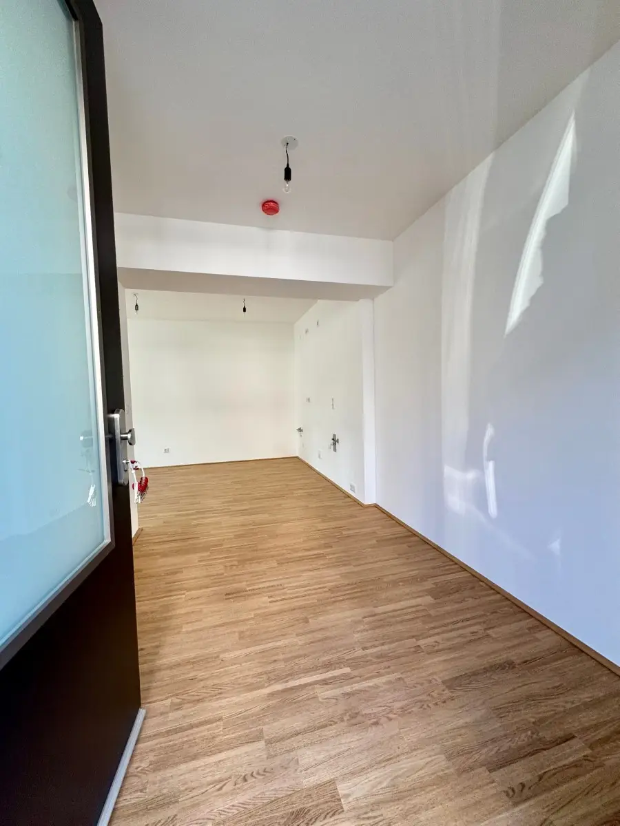 Bright sunny apartment near Kagraner Platz
