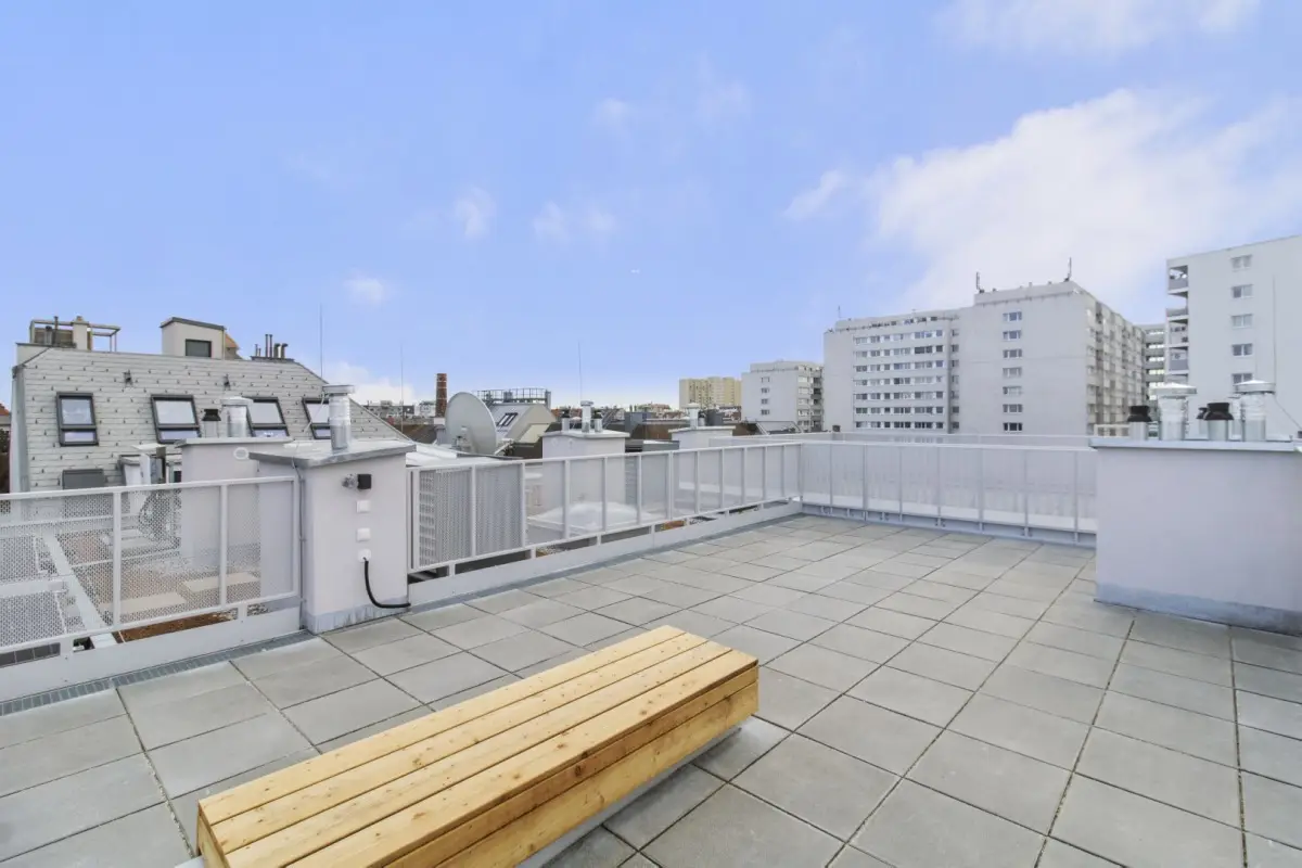 Top floor apartment with large roof terrace