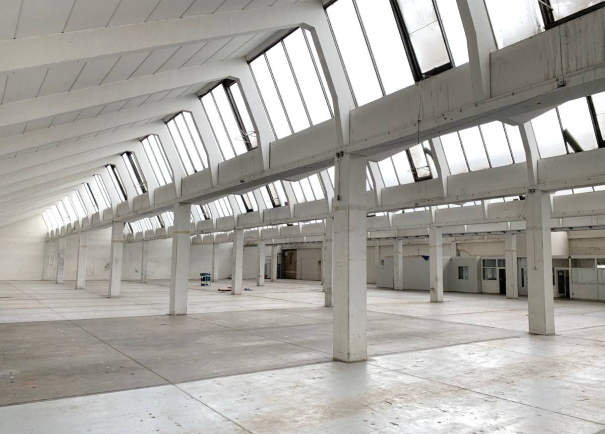 Loft apartment showroom and storage space with parking