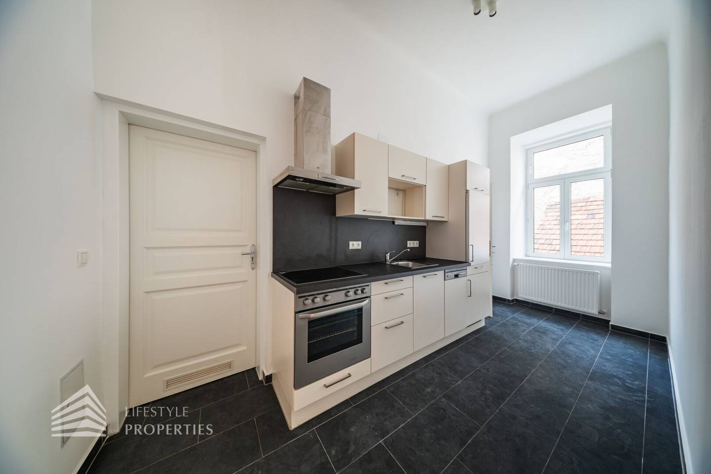 Helle Stilaltbauwohnung mit Lift